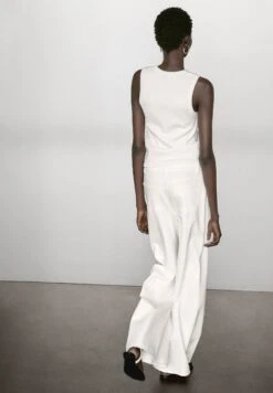 Massimo Dutti HEAVY WEIGHT RIBBED ROUND NECK - Basic T-shirt - White 15 Massimo Dutti HEAVY WEIGHT RIBBED ROUND NECK - Basic T-shirt - White -Massimo Dutti Shop 51887e6818054682b17469464842890b