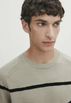 Massimo Dutti Colour Block Crew Neck- Jumper - Beige -Massimo Dutti Shop 52281f10ccfe41f982199aaa58286f5d