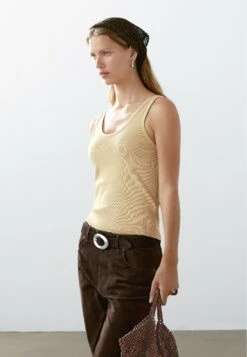 Massimo Dutti RIBBED STRAPPY SLEEVELESS - Top - Camel -Massimo Dutti Shop 52988820c8714a21a03bdde67637fad7