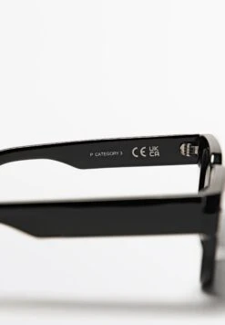 Massimo Dutti RECTANGULAR - Sunglasses - Black -Massimo Dutti Shop 535915da54a24f3aa912e4a31eeee352