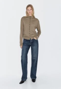 Massimo Dutti BUTTONED WITH MOCK TURTLENECK - Cardigan - Light Green 20 Massimo Dutti BUTTONED WITH MOCK TURTLENECK - Cardigan - Light Green -Massimo Dutti Shop 538350f58e9a4848969fb32be84d6c7c