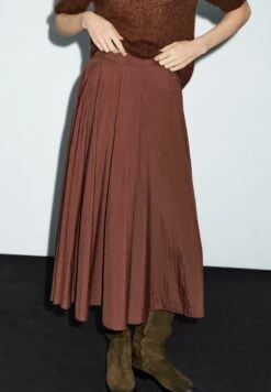 Massimo Dutti PLEATED TECHNICAL MIDI - A-line Skirt - Bordeaux -Massimo Dutti Shop 54a4d7148d704eae90bf0bda7e57f189