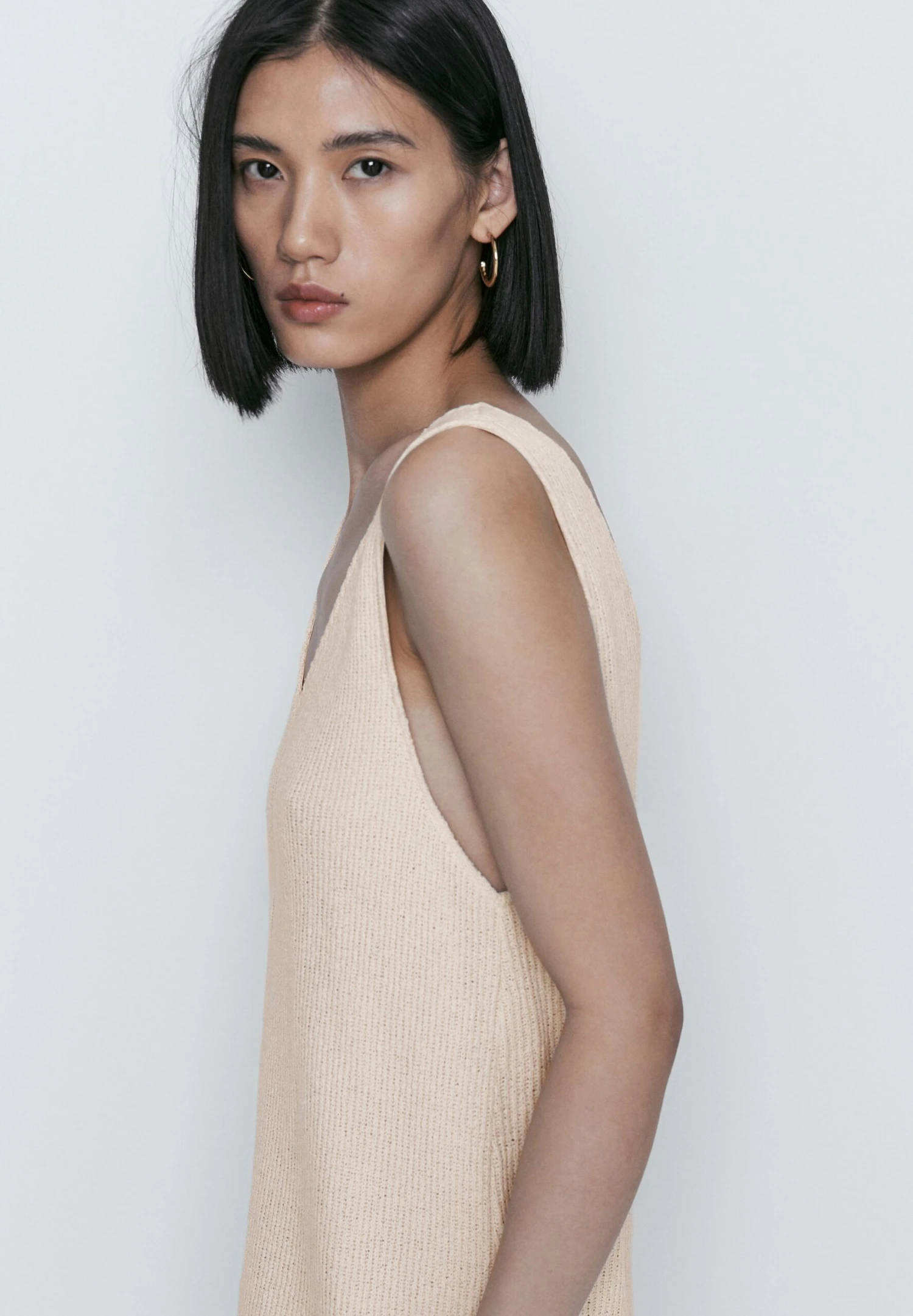 Massimo Dutti Textured V Neck With Slit - Jumper Dress 6 Massimo Dutti Textured V Neck With Slit - Jumper Dress - Image 4