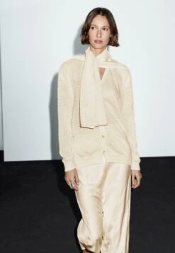 Massimo Dutti BUTTONED V-NECK WITH SCARF - Cardigan - Beige -Massimo Dutti Shop 561061351b064aed9b208466911f7af8