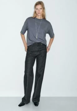 Massimo Dutti HIGH-WAIST WITH FRAYED HEMS - Straight Leg Jeans - Royal Blue 20 Massimo Dutti HIGH-WAIST WITH FRAYED HEMS - Straight Leg Jeans - Royal Blue -Massimo Dutti Shop 56aa944b09244fe2b461101197bc1a14