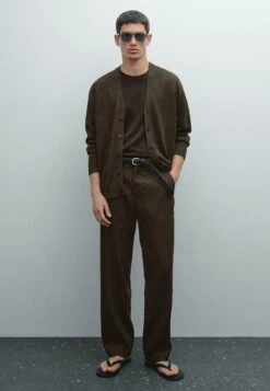 Massimo Dutti BUTTONED LEIGHTWEIGHT V-NECK - Cardigan - Brown 15 Massimo Dutti BUTTONED LEIGHTWEIGHT V-NECK - Cardigan - Brown -Massimo Dutti Shop 5823745fea054548b5ff0f2e5dfa478a