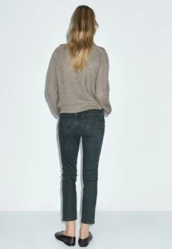 Massimo Dutti MID-RISE CROPPED SLIM FIT - Slim Fit Jeans - Mottled Blue 11 Massimo Dutti MID-RISE CROPPED SLIM FIT - Slim Fit Jeans - Mottled Blue -Massimo Dutti Shop 5868362d6b32409b8df515d1361f7592