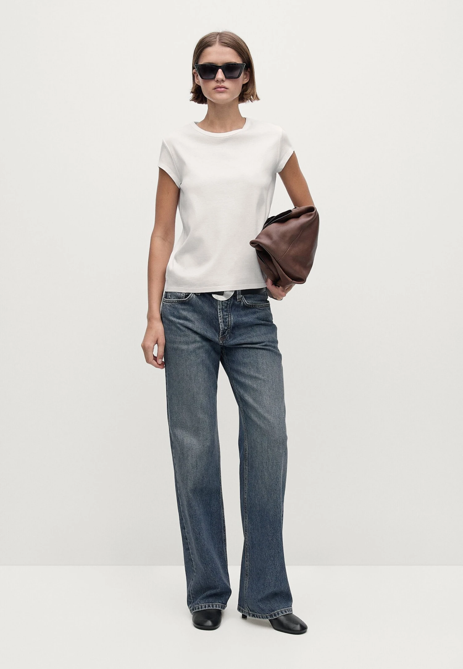 Massimo Dutti SHORT SLEEVE WITH ROUND NECK - Basic T-shirt - White 4 Massimo Dutti SHORT SLEEVE WITH ROUND NECK - Basic T-shirt - White - Image 2