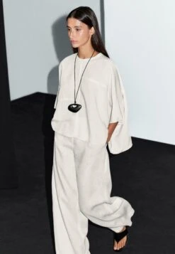 Massimo Dutti SHORT CAPE WITH SEAM DETAILS - Cape - White -Massimo Dutti Shop 58e5fd72f5524d97baf946a32872187b