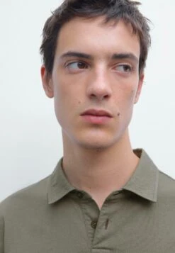 Massimo Dutti DISTRESSED-EFFECT POLO NECK - Long Sleeved Top - Khaki 15 Massimo Dutti DISTRESSED-EFFECT POLO NECK - Long Sleeved Top - Khaki -Massimo Dutti Shop 591020a9735c4763bf3baf26c6670101