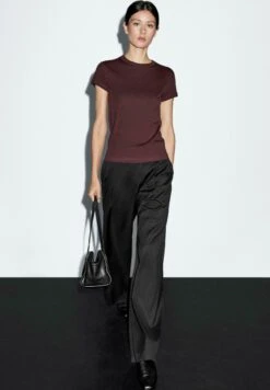 Massimo Dutti CREW NECK WITH SHORT SLEEVES - Basic T-shirt - Bordeaux -Massimo Dutti Shop 593177cab49c4d85ac9e2b8988394361