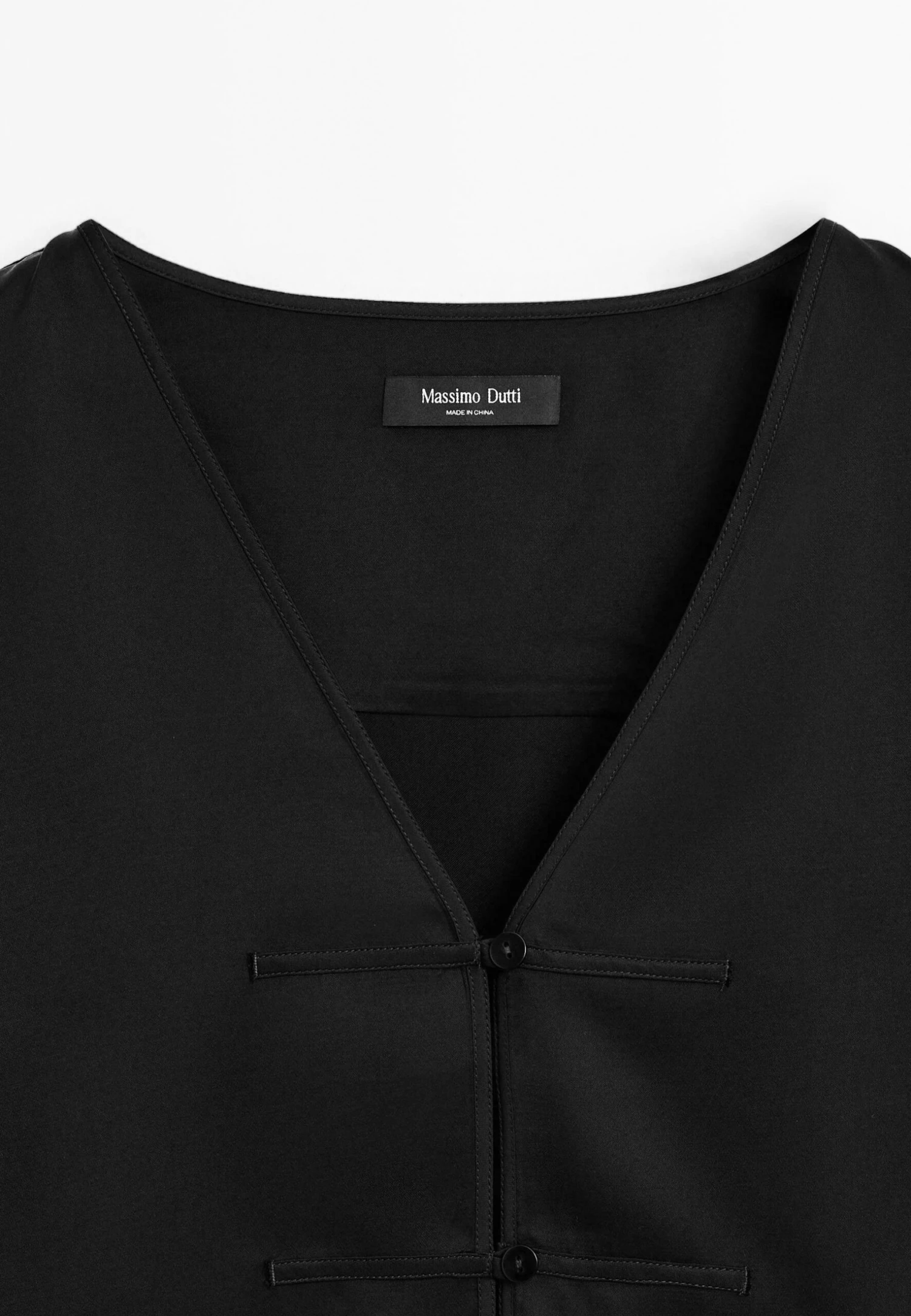 Massimo Dutti SATIN GARMENT WITH BUTTON DETAIL - Blouse - Black 6 Massimo Dutti SATIN GARMENT WITH BUTTON DETAIL - Blouse - Black - Image 4