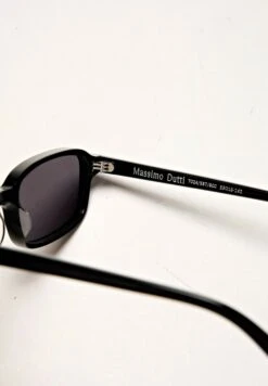Massimo Dutti SMALL - Sunglasses - Black -Massimo Dutti Shop 59fbccb0b02a48dcb48e99cdc97d1dc6