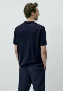 Massimo Dutti With V-Neck And Buttons - Polo Shirt - Blue 14 Massimo Dutti With V-Neck And Buttons - Polo Shirt - Blue -Massimo Dutti Shop 5a9e3aa5860d4ca0a7c9898cd6a12c04