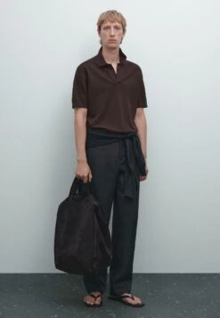 Massimo Dutti LIGHTWEIGHT V-NECK - Polo Shirt - Bordeaux -Massimo Dutti Shop 5ac86f73aba54de794953ef6c6912421