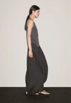 Massimo Dutti CROSSOVER WITH DRAWSTRING - Waistcoat - Mottled Dark Brown 16 Massimo Dutti CROSSOVER WITH DRAWSTRING - Waistcoat - Mottled Dark Brown -Massimo Dutti Shop 5b33db69810e44818fae06f4baf0dd77