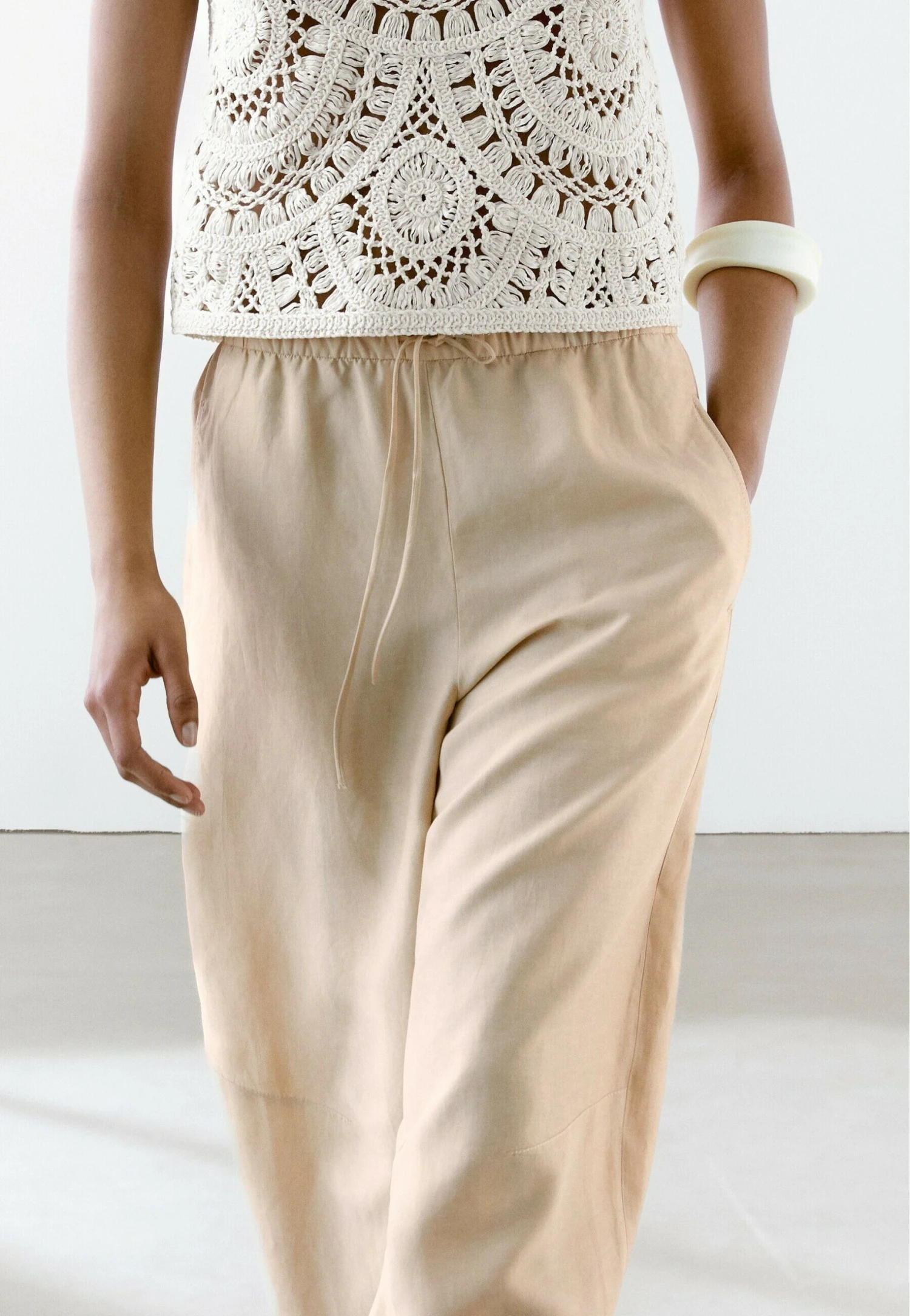 Massimo Dutti FLOWING BARREL FIT - Trousers - Sand 6 Massimo Dutti FLOWING BARREL FIT - Trousers - Sand - Image 4