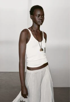 Massimo Dutti RIBBED V-NECK - Top - White