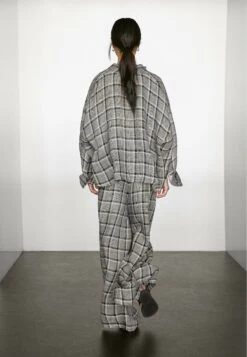 Massimo Dutti CHECK GARMENT - Button-down Blouse - Grey -Massimo Dutti Shop 5c0660b4210b495eb2feb04bc14543b0