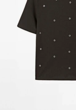 Massimo Dutti OVERSIZED WITH EYELETS - Print T-shirt - Dark Brown 21 Massimo Dutti OVERSIZED WITH EYELETS - Print T-shirt - Dark Brown -Massimo Dutti Shop 5c0cf487ee3344b29b50ba8e4ebd0b8c