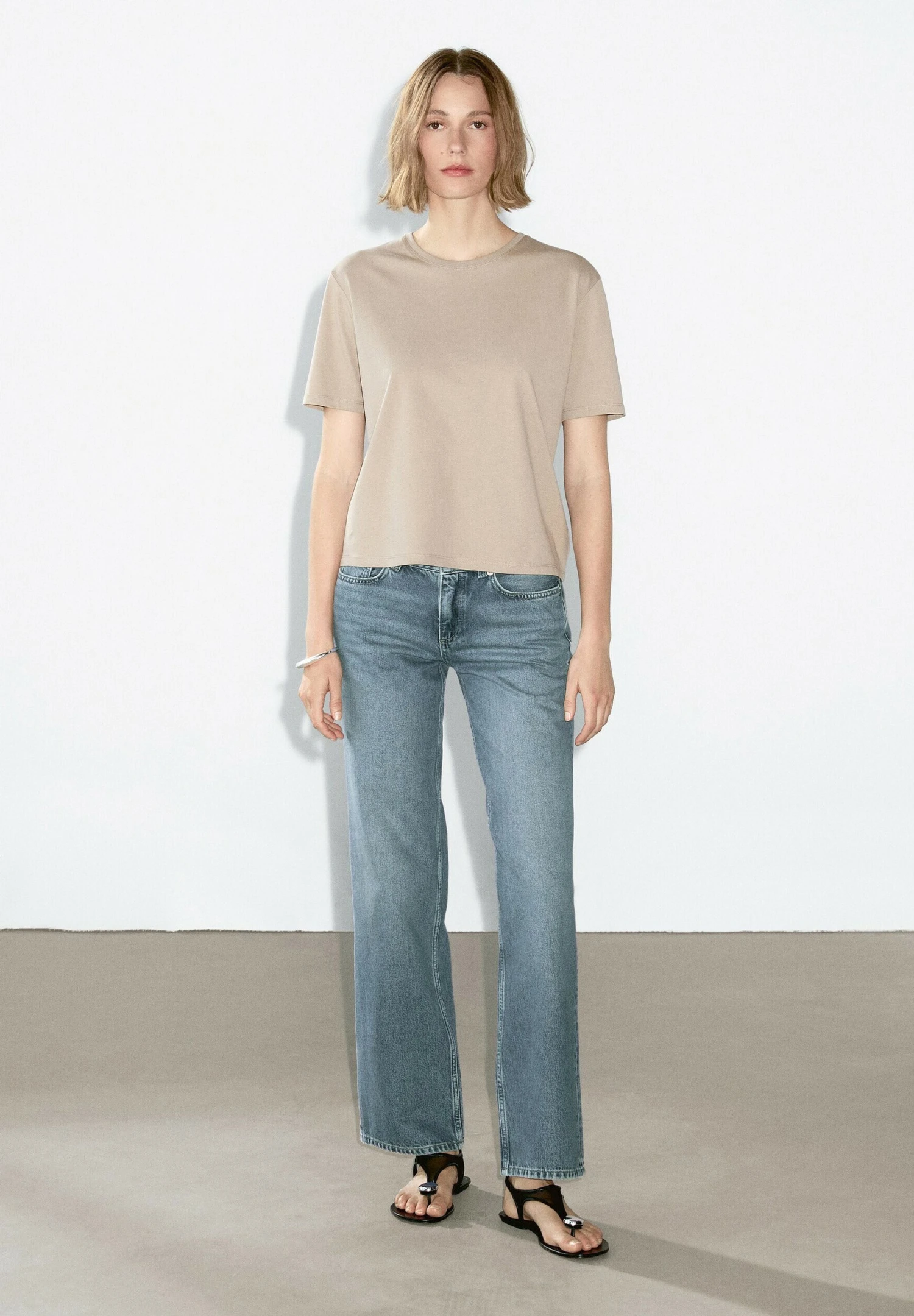 Massimo Dutti REGULAR FIT SHORT SLEEVE - Basic T-shirt - Khaki 4 Massimo Dutti REGULAR FIT SHORT SLEEVE - Basic T-shirt - Khaki - Image 2