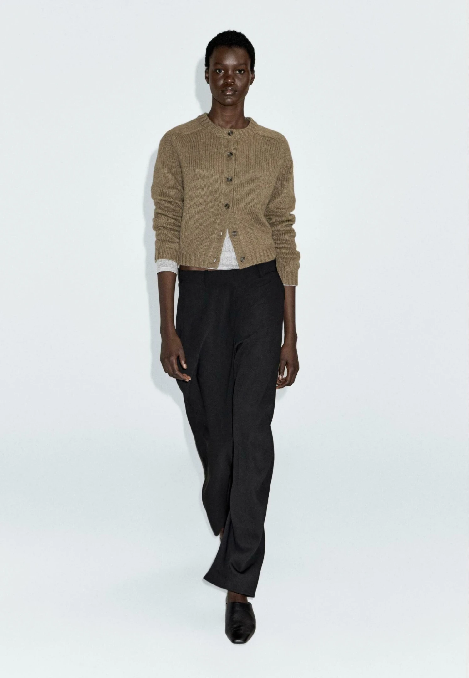 Massimo Dutti BUTTONED RAGLAN SLEEVE - Cardigan - Khaki 4 Massimo Dutti BUTTONED RAGLAN SLEEVE - Cardigan - Khaki - Image 2