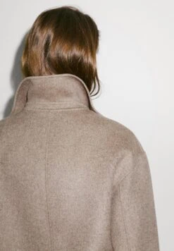 Massimo Dutti SHORT WITH BUTTONS - Short Coat - Camel -Massimo Dutti Shop 60d615790430458484bb11322ba2ed15