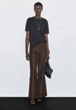 Massimo Dutti SHORT-SLEEVE WITH BACK SEAM DETAIL - Basic T-shirt - Dark Blue -Massimo Dutti Shop 61744f15b6d747d487f1b8d23c05a3b0