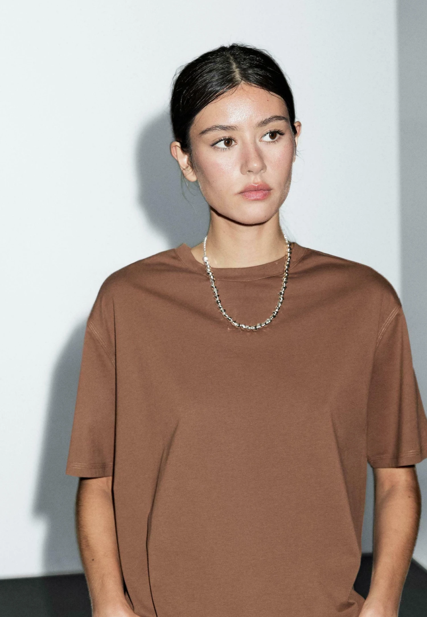 Massimo Dutti OVERSIZE WITH SEAM DETAIL - Basic T-shirt - Brown 5 Massimo Dutti OVERSIZE WITH SEAM DETAIL - Basic T-shirt - Brown - Image 3