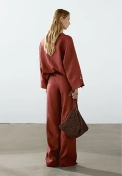 Massimo Dutti FLOWING MID-WAIST - Trousers - Red -Massimo Dutti Shop 62d56645d1604e8a92585e4702baa333