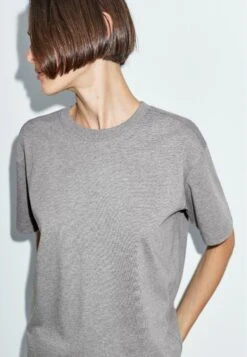 Massimo Dutti CREW NECK WITH SHORT SLEEVES - Basic T-shirt - Grey -Massimo Dutti Shop 632d2d90111141908cebd592374ab558
