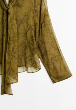 Massimo Dutti FLOWING ANIMAL PRINT GARMENT - Blouse - Green 19 Massimo Dutti FLOWING ANIMAL PRINT GARMENT - Blouse - Green -Massimo Dutti Shop 63f0f8d892a64ae3b6e7f4a534736242