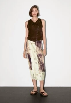 Massimo Dutti PRINTED SATIN MIDI - A-line Skirt - Bordeaux 17 Massimo Dutti PRINTED SATIN MIDI - A-line Skirt - Bordeaux -Massimo Dutti Shop 65a0b5e4ecaf4326a5042df448bd737e