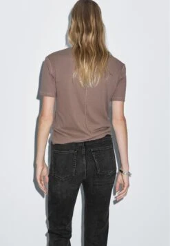 Massimo Dutti MID-RISE STRAIGHT-LEG - Straight Leg Jeans - Black 16 Massimo Dutti MID-RISE STRAIGHT-LEG - Straight Leg Jeans - Black -Massimo Dutti Shop 65fb7481e26f4eeea674c3111afbdbd5