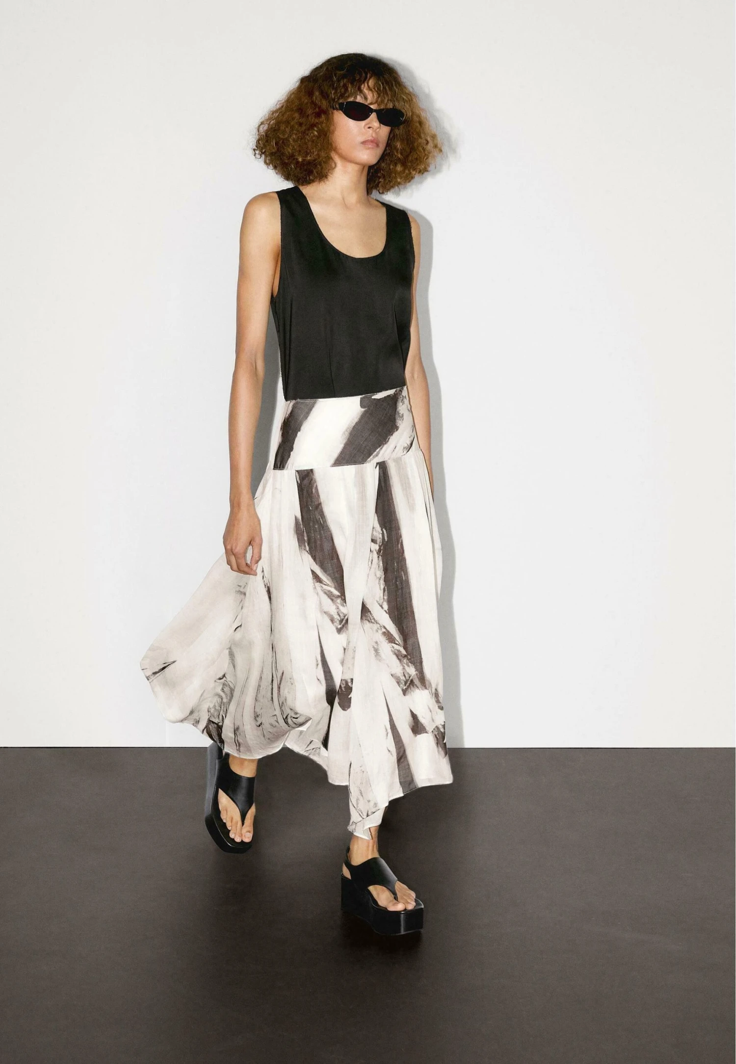 Massimo Dutti FLOWING MARBLE PRINT MIDI - A-line Skirt - White 4 Massimo Dutti FLOWING MARBLE PRINT MIDI - A-line Skirt - White - Image 2