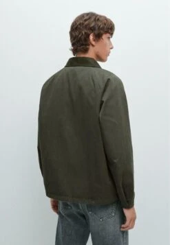 Massimo Dutti CONTRAST COLLAR WITH BUTTONS - Light Jacket - Mottled Dark Green 14 Massimo Dutti CONTRAST COLLAR WITH BUTTONS - Light Jacket - Mottled Dark Green -Massimo Dutti Shop 66d6b9a343914f249ea0d51615945da7