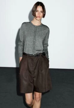 Massimo Dutti BUTTONED WITH CREW NECK - Cardigan - Grey 19 Massimo Dutti BUTTONED WITH CREW NECK - Cardigan - Grey -Massimo Dutti Shop 66e266213a9948f8a32fad39114eb6f9