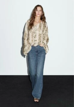 Massimo Dutti SNAKESKIN PRINT GARMENT WITH RUFFLES - Blouse - Beige 16 Massimo Dutti SNAKESKIN PRINT GARMENT WITH RUFFLES - Blouse - Beige -Massimo Dutti Shop 681e4b9d2c794d6590106c221e3f95ac