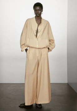 Massimo Dutti DARTED PALAZZO - Trousers - Beige