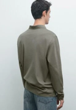 Massimo Dutti DISTRESSED-EFFECT POLO NECK - Long Sleeved Top - Khaki 14 Massimo Dutti DISTRESSED-EFFECT POLO NECK - Long Sleeved Top - Khaki -Massimo Dutti Shop 691557bcd49741ebb737fd09601a4334