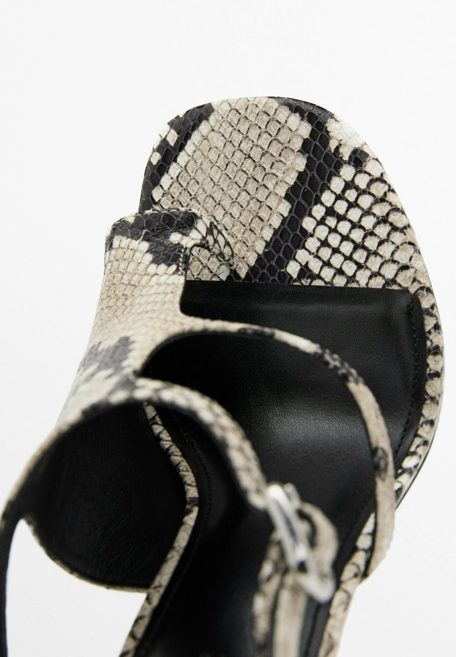 Massimo Dutti T-bar Sandals - Beige 7 Massimo Dutti T-bar Sandals - Beige - Image 5