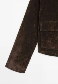 Massimo Dutti SHORT WITH POCKETS AND FINISH - Denim Jacket - Dark Brown 21 Massimo Dutti SHORT WITH POCKETS AND FINISH - Denim Jacket - Dark Brown -Massimo Dutti Shop 6b026ebfa1ae4468b6e60e39e944380c