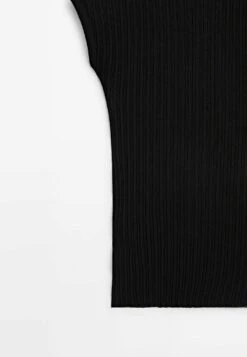 Massimo Dutti Open Crew Neck - Basic T-Shirt 20 Massimo Dutti Open Crew Neck - Basic T-Shirt -Massimo Dutti Shop 6be8a41d51af45e88a338aca4f75eb65