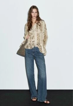 Massimo Dutti SNAKESKIN PRINT GARMENT WITH RUFFLES - Blouse - Beige 13 Massimo Dutti SNAKESKIN PRINT GARMENT WITH RUFFLES - Blouse - Beige -Massimo Dutti Shop 6c98f244a504444d8118ca1fab9972f1