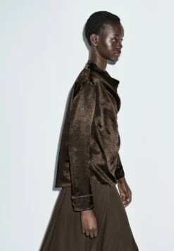 Massimo Dutti FLOWING WITH DRAPED COLLAR - Blouse - Dark Brown -Massimo Dutti Shop 6cb17d86043a4fb2b31cf10ce136a26e