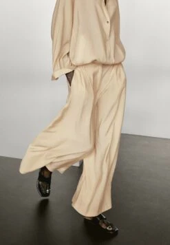 Massimo Dutti DARTED PALAZZO - Trousers - Beige -Massimo Dutti Shop 6d078d088c0d4d65a133195fc30c0b9a