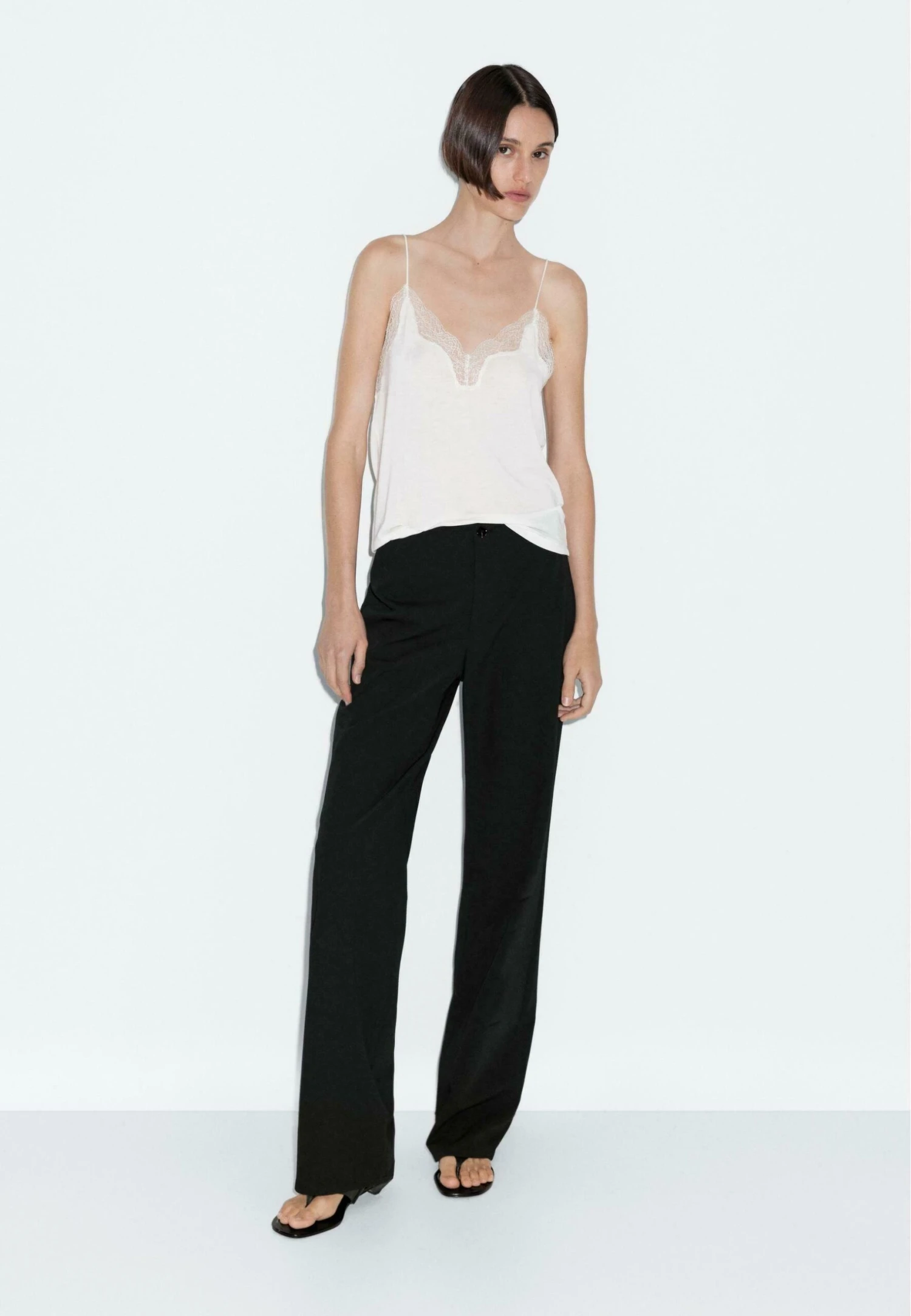 Massimo Dutti MID-WAIST STRAIGHT-LEG - Trousers - Black 4 Massimo Dutti MID-WAIST STRAIGHT-LEG - Trousers - Black - Image 2