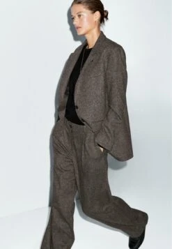 Massimo Dutti KNICKERBOCKER YARN EFFECT - Suit Trousers - Dark Brown 15 Massimo Dutti KNICKERBOCKER YARN EFFECT - Suit Trousers - Dark Brown -Massimo Dutti Shop 6fbe16a30f7e4966bbd8edb77303c63f