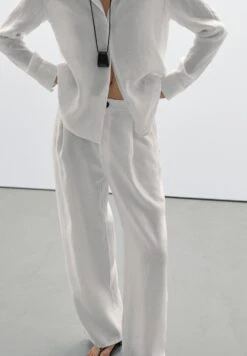 Massimo Dutti OPEN COLLAR LONG SLEEVE - Button-down Blouse - White -Massimo Dutti Shop 7028cbfa524c4542a57f66d143fc7de0