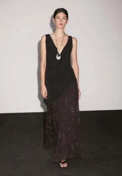 Massimo Dutti LONG PLEATED WITH EMBROIDERED DETAIL - Maxi Skirt - Dark Brown